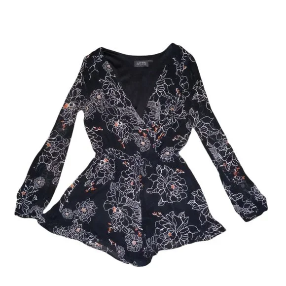 ⭐ ASTR the Label Black Floral Long Sleeve Romper - Picture 3 of 3